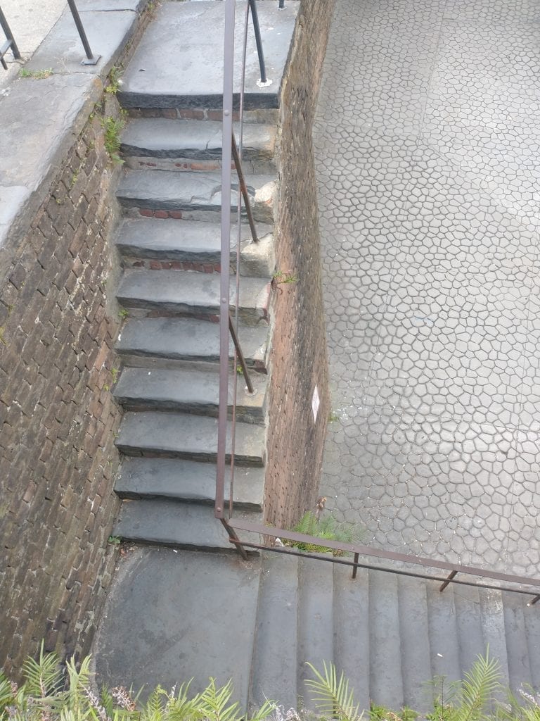 Savannah deadly stairs Bloody Murder Savannah Pub Crawl