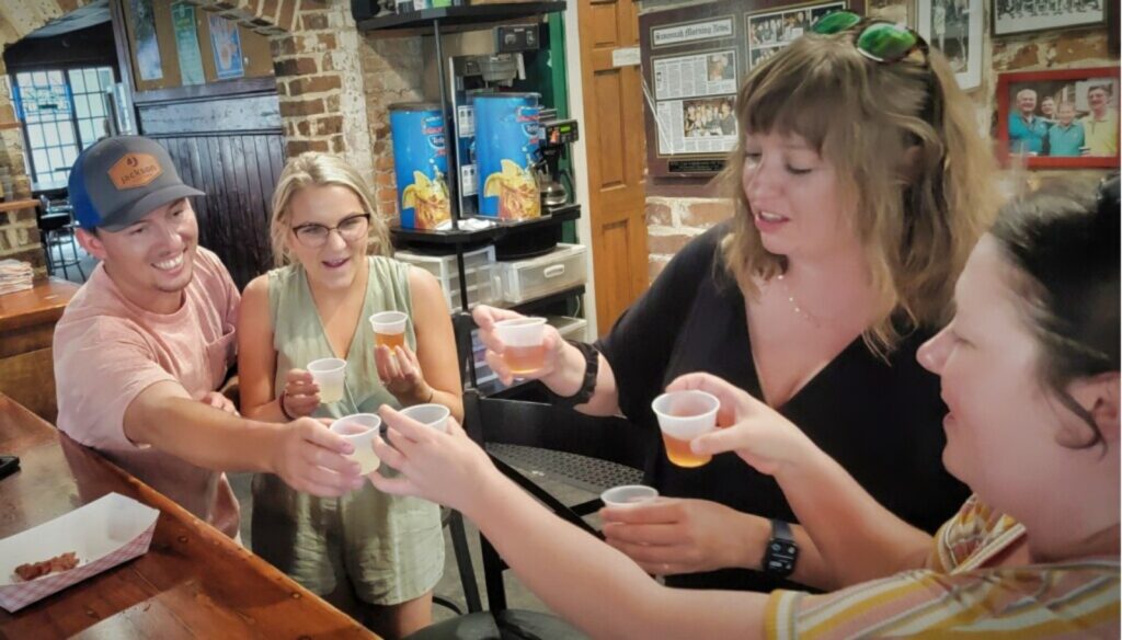 friends being made on the Mad Cat Tours pub crawl